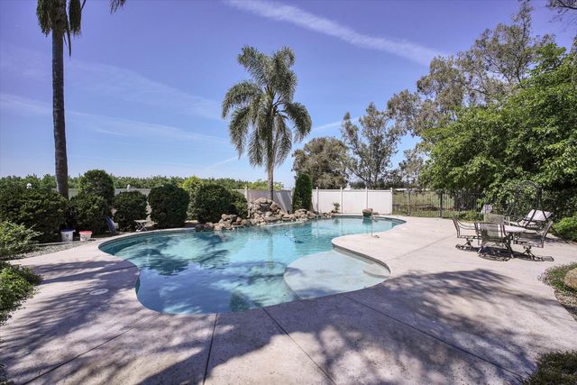 4611 Heather Hills Ln, Oakdale, CA 95361