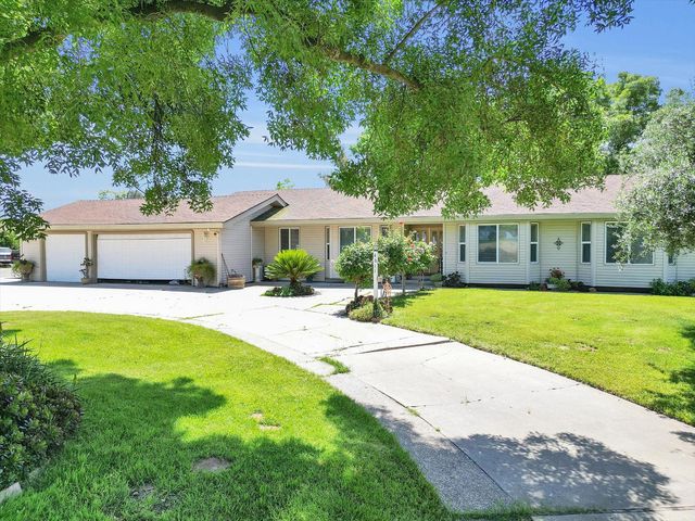 4611 Heather Hills Ln, Oakdale, CA 95361