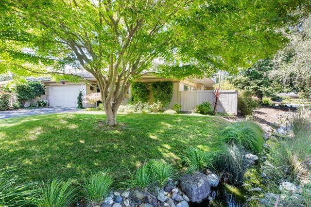 6 Bay Tree, Los Altos, CA 94022