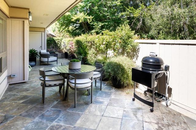 6 Bay Tree, Los Altos, CA 94022