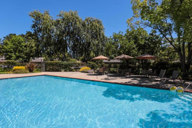 6 Bay Tree, Los Altos, CA 94022