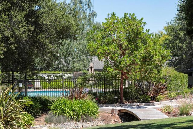 6 Bay Tree, Los Altos, CA 94022