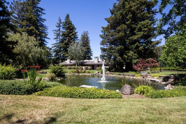 6 Bay Tree, Los Altos, CA 94022