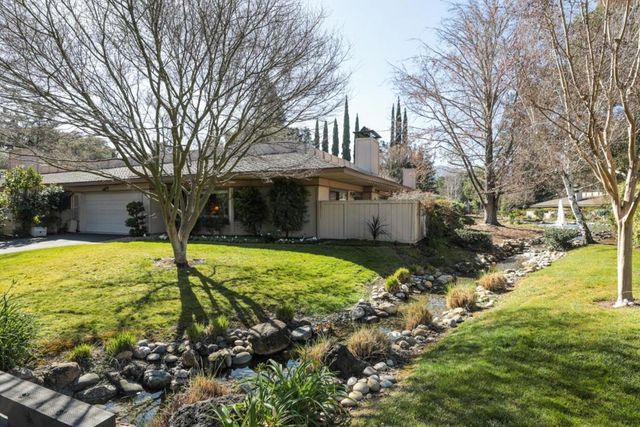 6 Bay Tree, Los Altos, CA 94022
