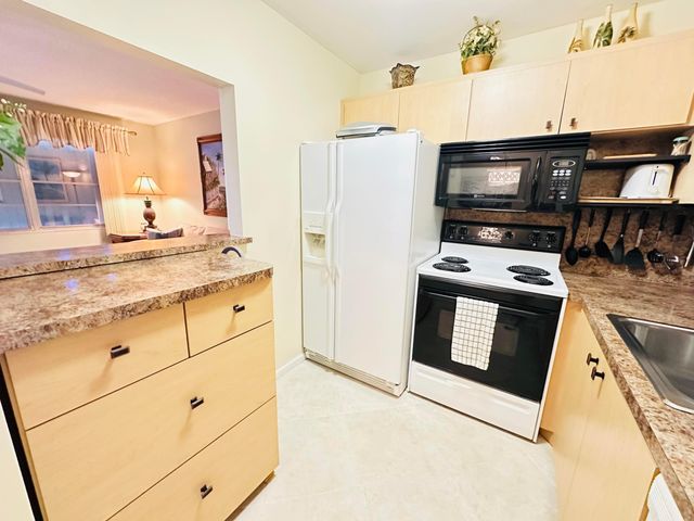 2132 Cambridge F, Deerfield Beach, FL 33442