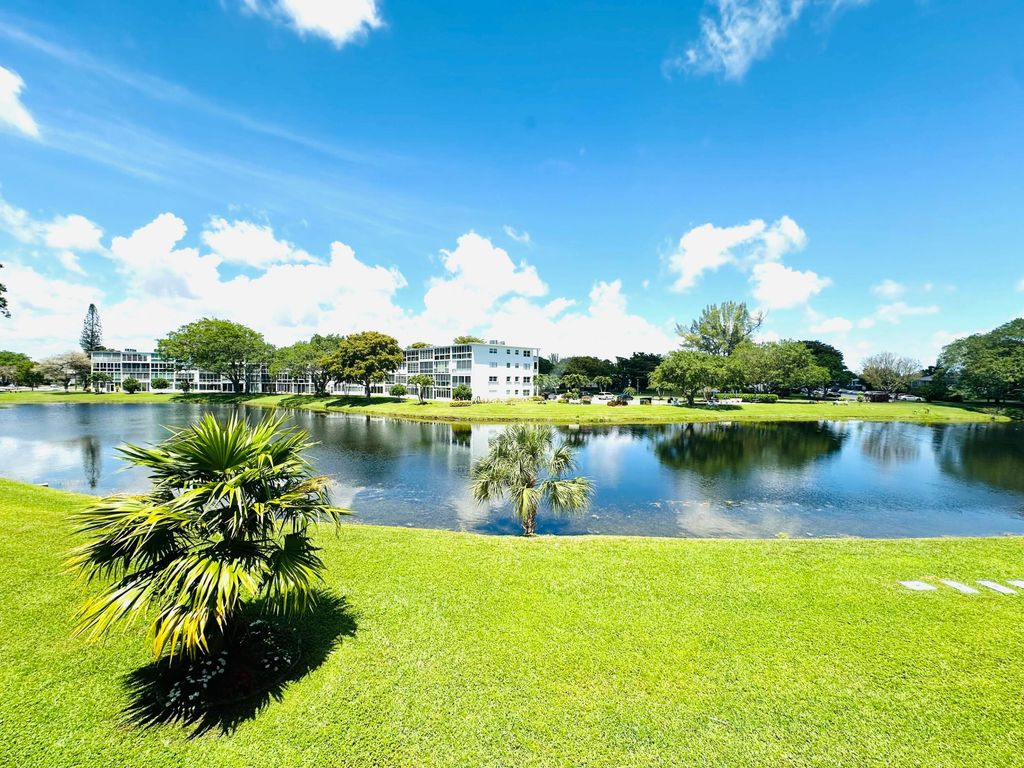 2132 Cambridge F, Deerfield Beach, FL 33442