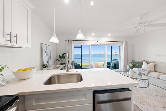 2566 GARY CIRCLE 2, Dunedin, FL 34698