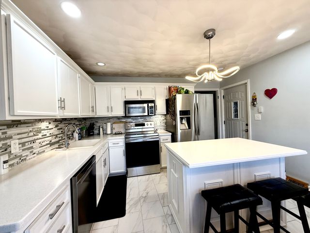 2910 17th Street, Rockford, IL 61109