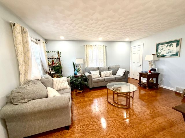 2910 17th Street, Rockford, IL 61109