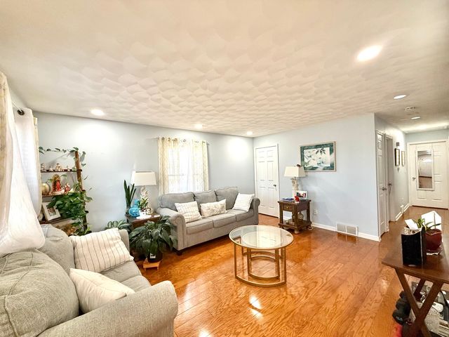 2910 17th Street, Rockford, IL 61109