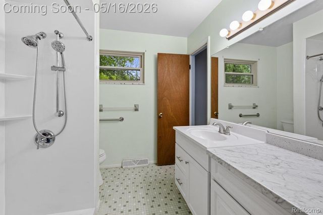 12489 Jennings Road, Linden, MI 48451