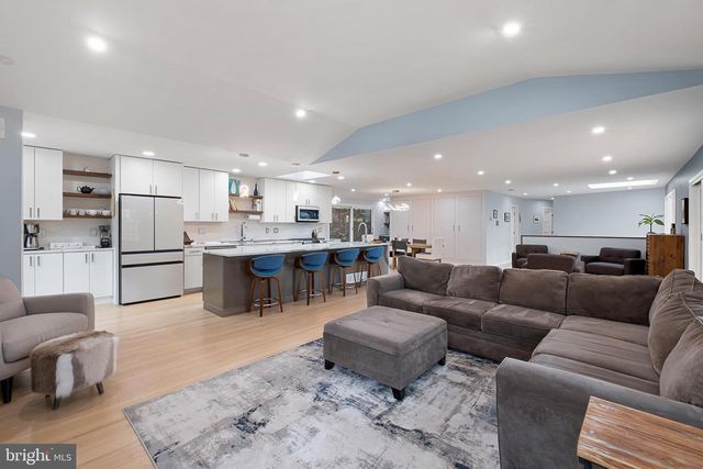 708 AMBLESIDE DR, Wilmington, DE 19808