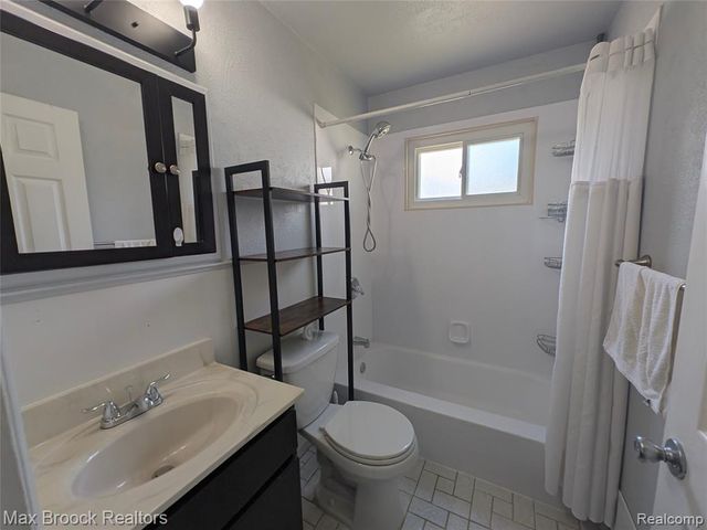 14569 Blue Skies Street, Livonia, MI 48154