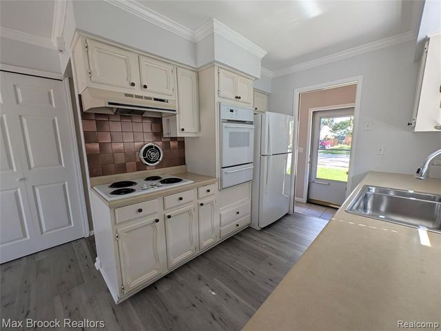 14569 Blue Skies Street, Livonia, MI 48154