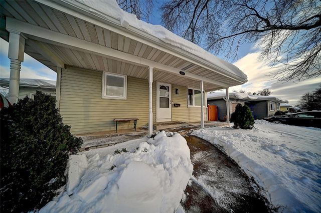 2401 Victoria Drive SW, Cedar Rapids, IA 52404