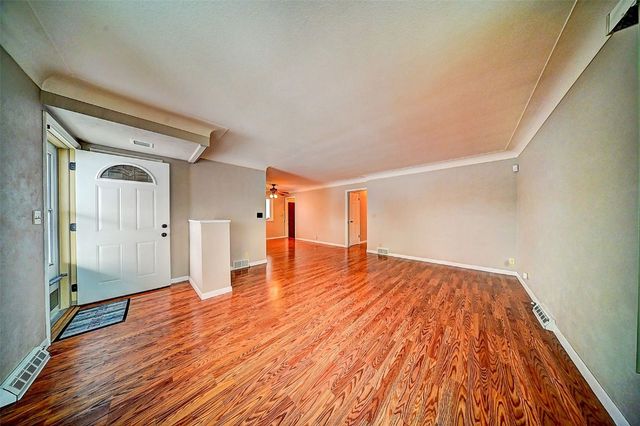 2401 Victoria Drive SW, Cedar Rapids, IA 52404