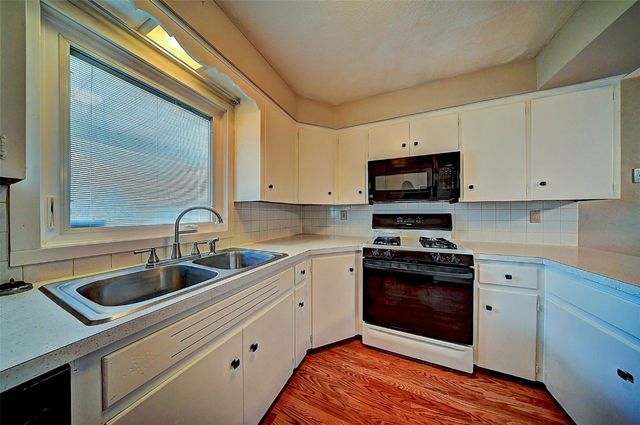 2401 Victoria Drive SW, Cedar Rapids, IA 52404