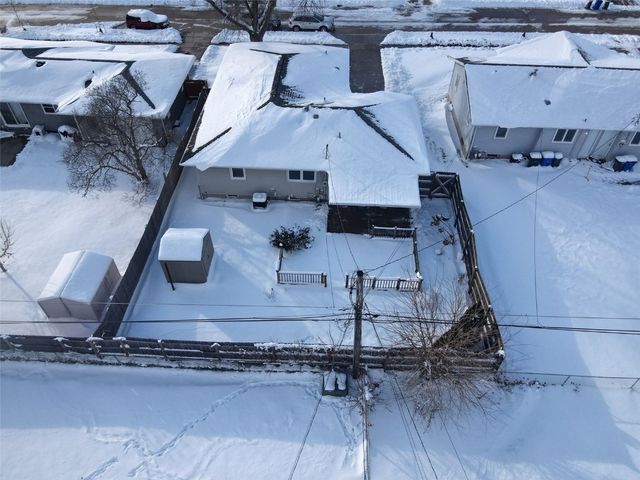 2401 Victoria Drive SW, Cedar Rapids, IA 52404