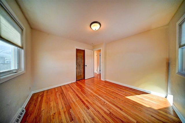 2401 Victoria Drive SW, Cedar Rapids, IA 52404