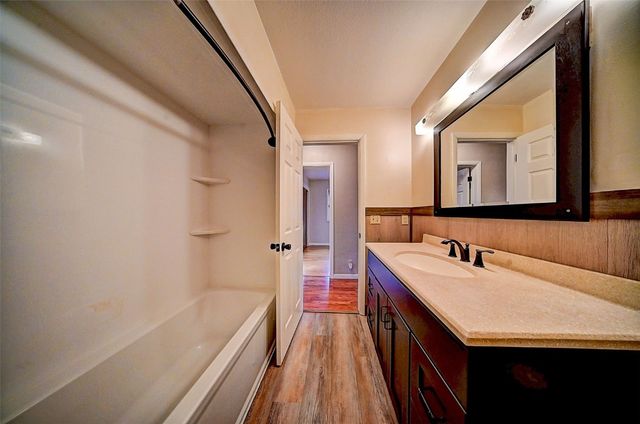 2401 Victoria Drive SW, Cedar Rapids, IA 52404