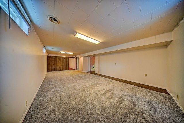 2401 Victoria Drive SW, Cedar Rapids, IA 52404