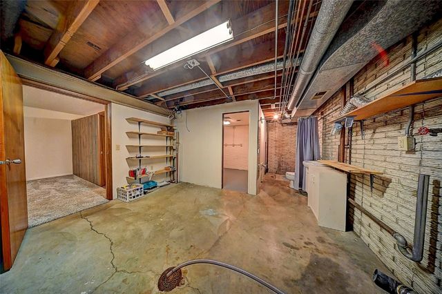 2401 Victoria Drive SW, Cedar Rapids, IA 52404