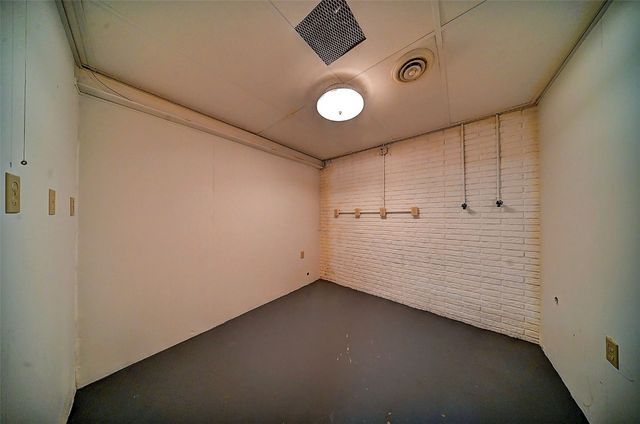 2401 Victoria Drive SW, Cedar Rapids, IA 52404