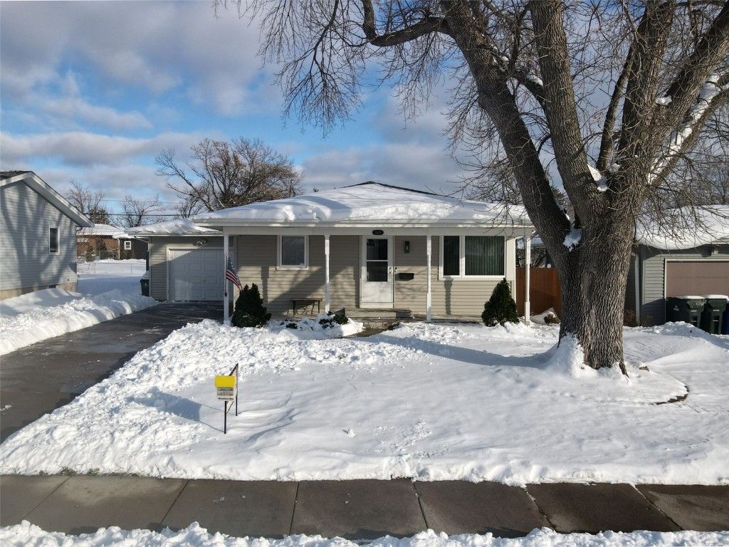 2401 Victoria Drive SW, Cedar Rapids, IA 52404