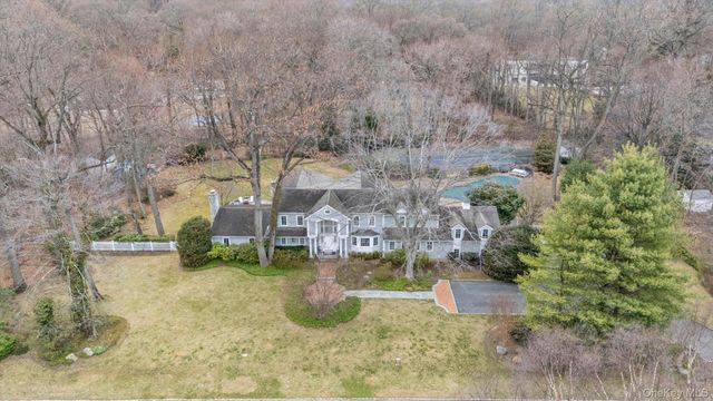 32 Old House Lane, Sands Point, NY 11050