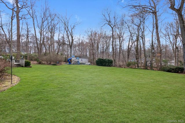 32 Old House Lane, Sands Point, NY 11050