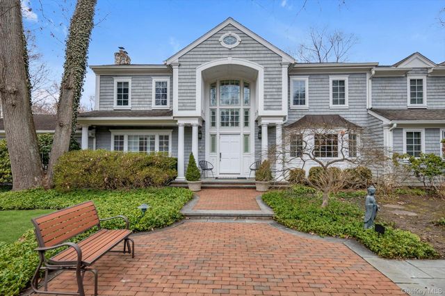 32 Old House Lane, Sands Point, NY 11050