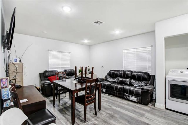 8426 Greenpoint, Riverside, CA 92503