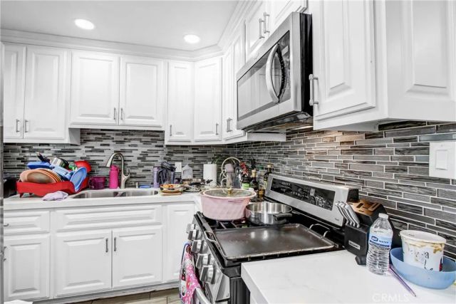 8426 Greenpoint, Riverside, CA 92503