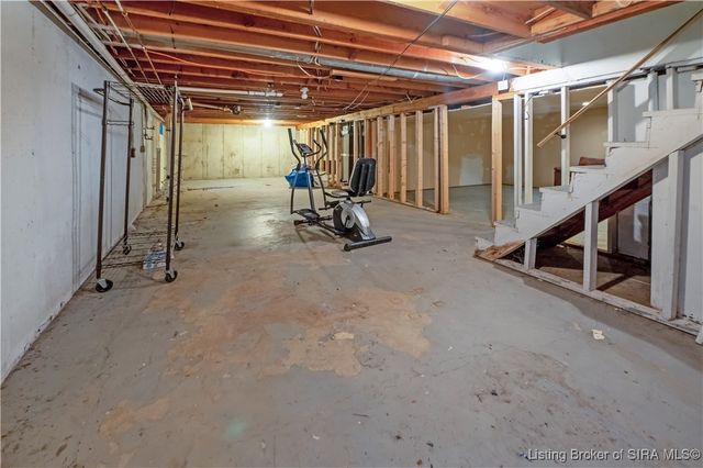 212 Village Pine Drive, New Albany, IN 47150