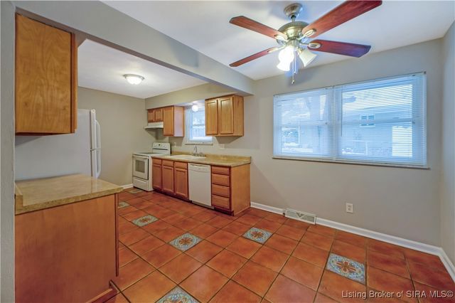 212 Village Pine Drive, New Albany, IN 47150