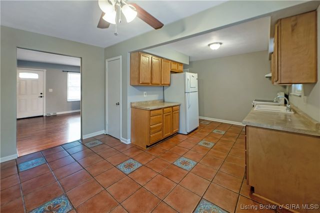 212 Village Pine Drive, New Albany, IN 47150