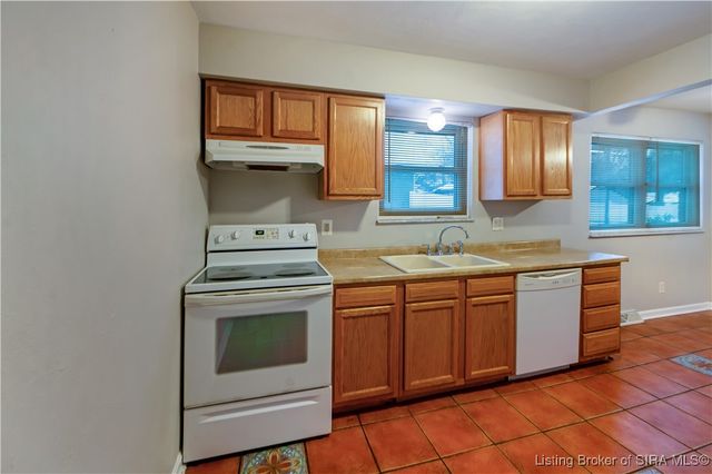 212 Village Pine Drive, New Albany, IN 47150