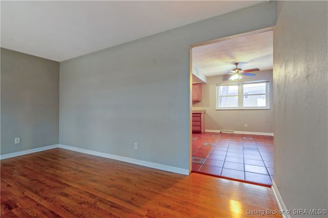 212 Village Pine Drive, New Albany, IN 47150