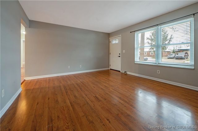 212 Village Pine Drive, New Albany, IN 47150