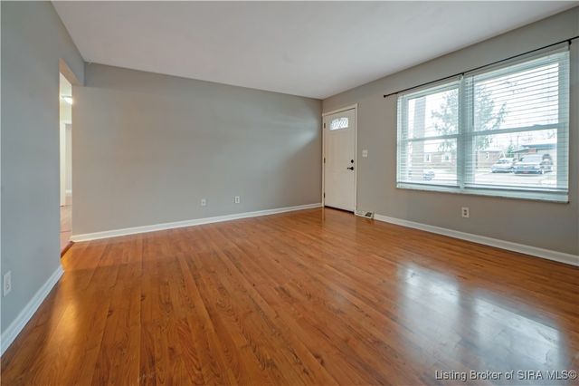 212 Village Pine Drive, New Albany, IN 47150