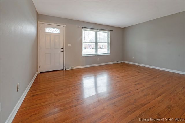 212 Village Pine Drive, New Albany, IN 47150