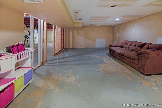 212 Village Pine Drive, New Albany, IN 47150