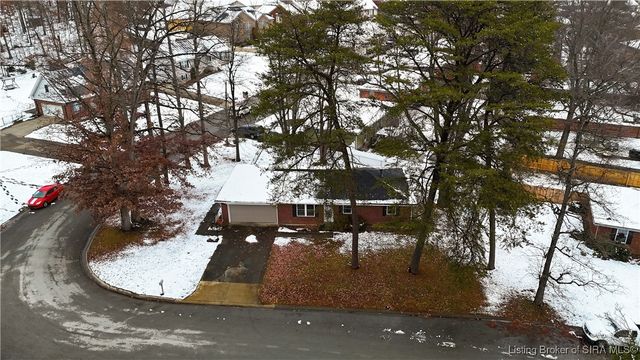 212 Village Pine Drive, New Albany, IN 47150