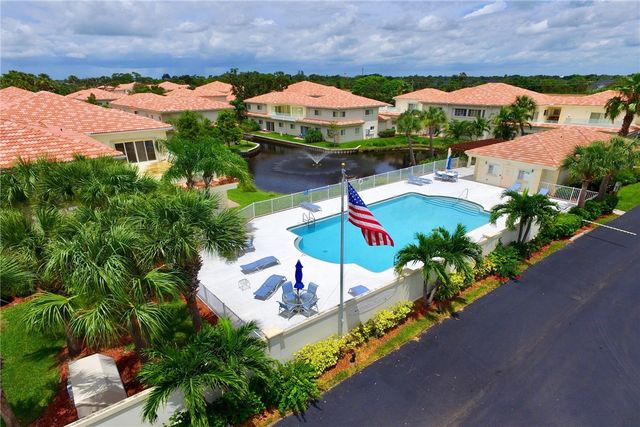 572 7th Square 102, Vero Beach, FL 32962