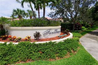 572 7th Square 102, Vero Beach, FL 32962