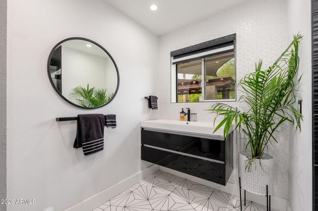 13208 N Hayden Road, Scottsdale, AZ 85260