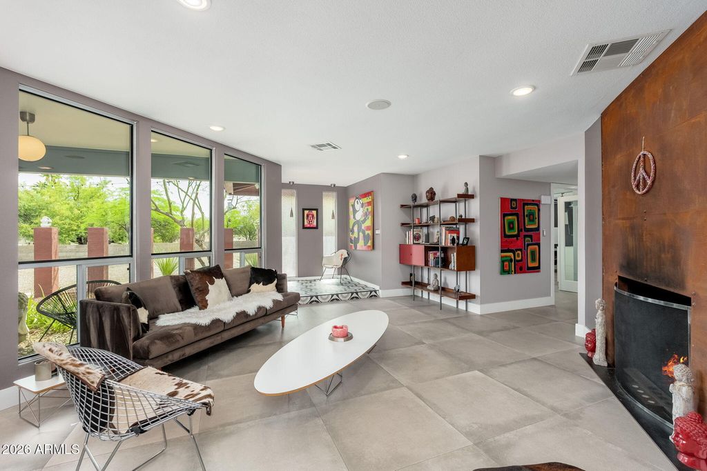 Image 10 of property listing at 13208 N Hayden Road, Scottsdale, AZ 85260