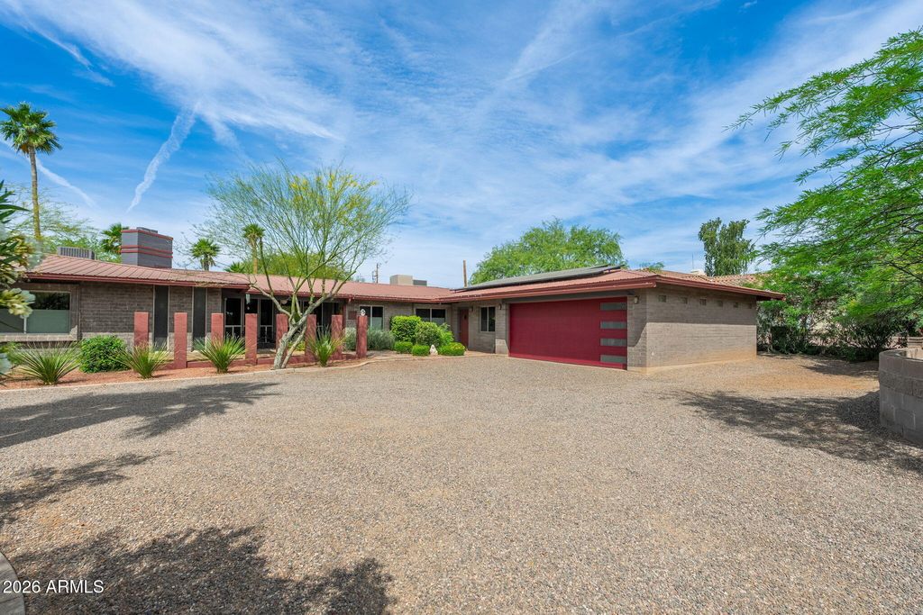 Image 2 of property listing at 13208 N Hayden Road, Scottsdale, AZ 85260