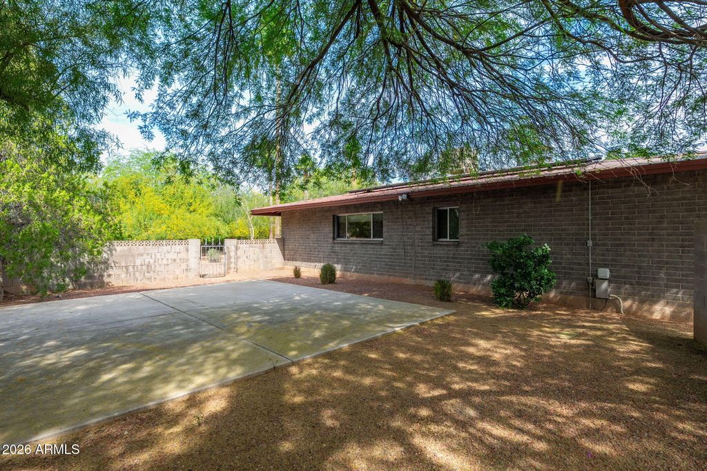 Image 5 of property listing at 13208 N Hayden Road, Scottsdale, AZ 85260