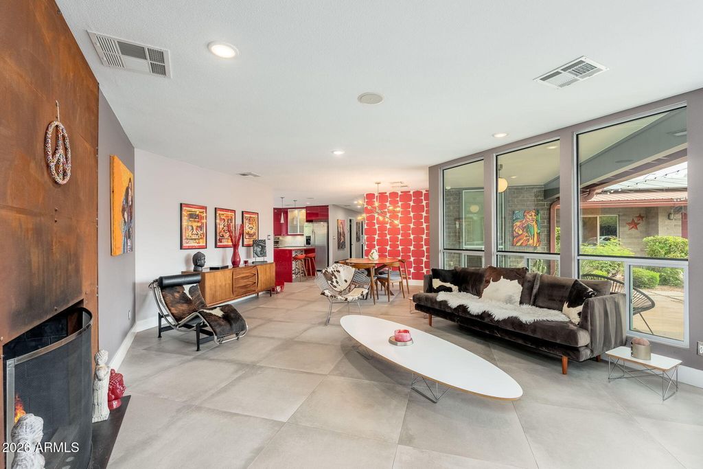 Image 8 of property listing at 13208 N Hayden Road, Scottsdale, AZ 85260